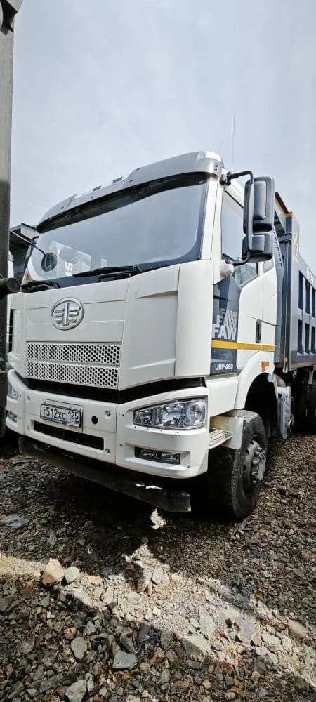 FAW J6
