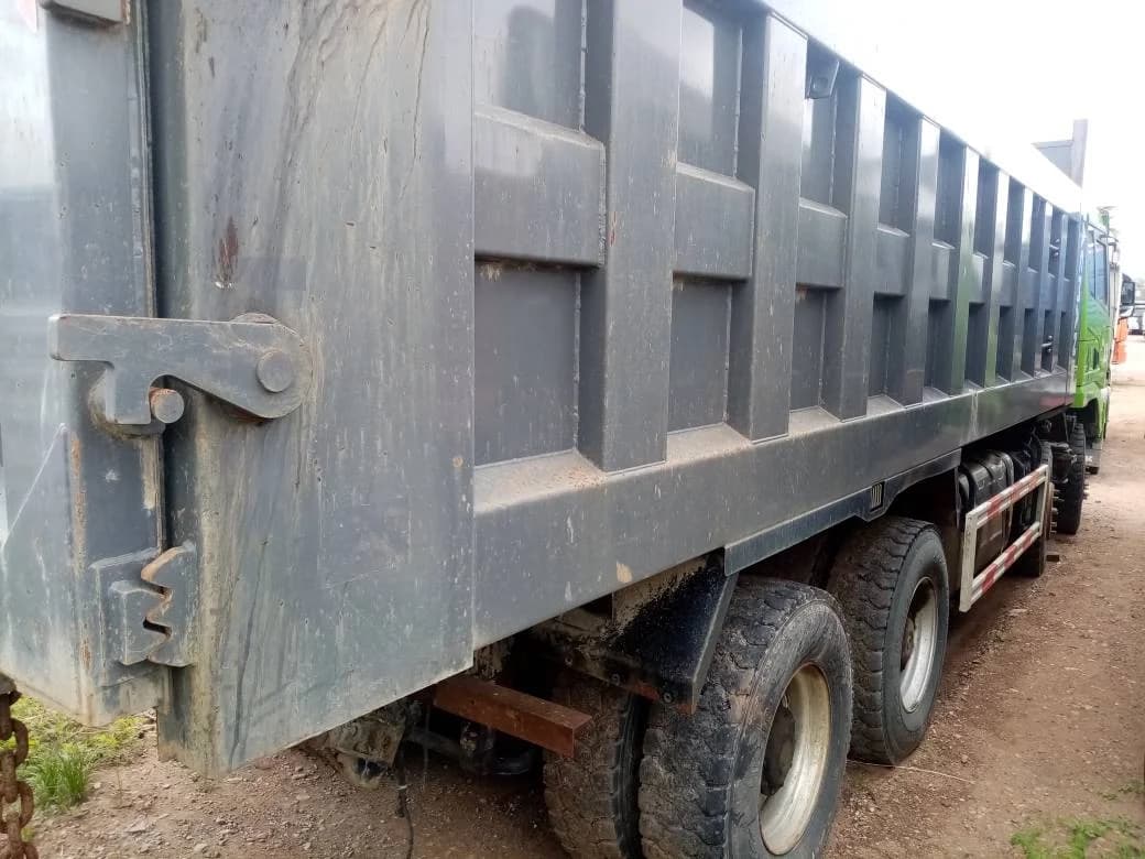 SHACMAN SX33186V366