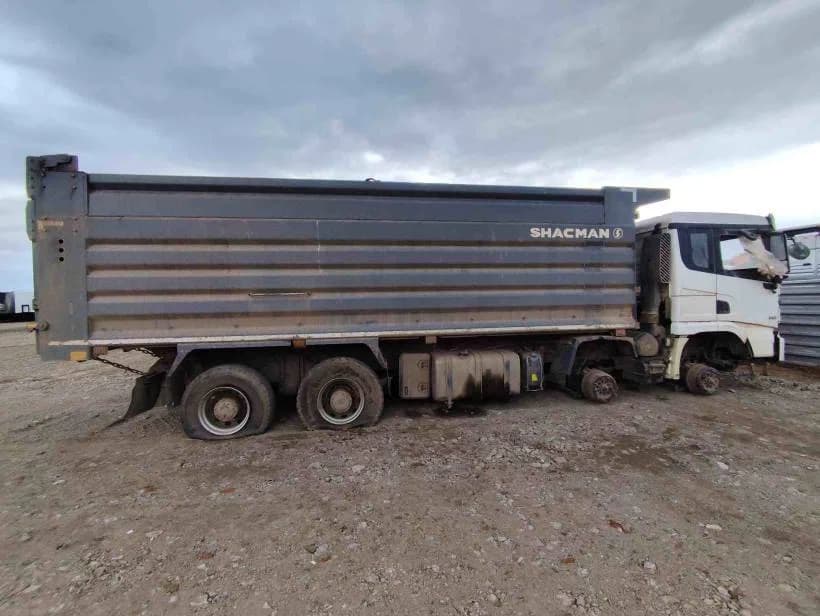 SHACMAN SX33186T366C