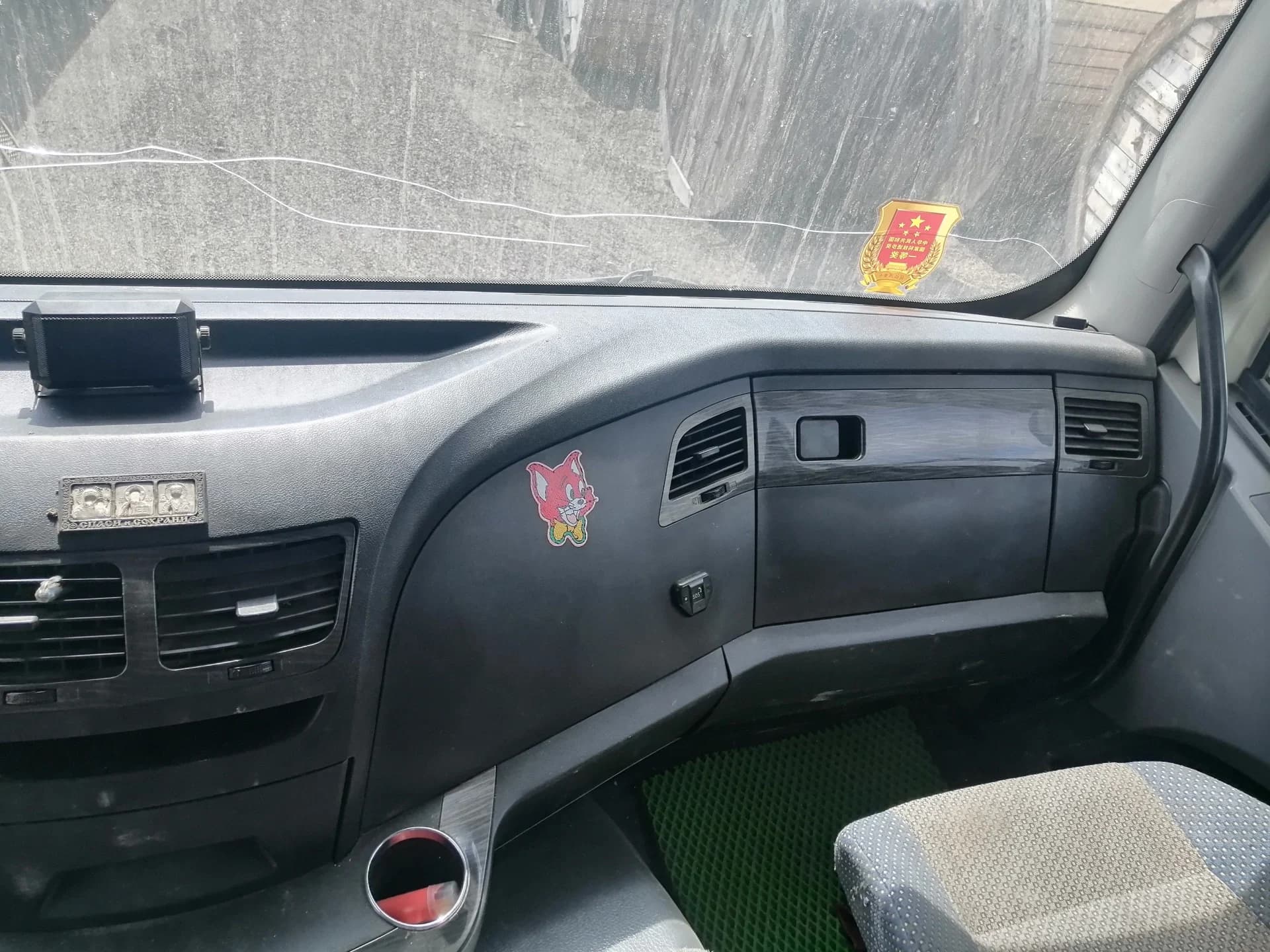 FAW J6