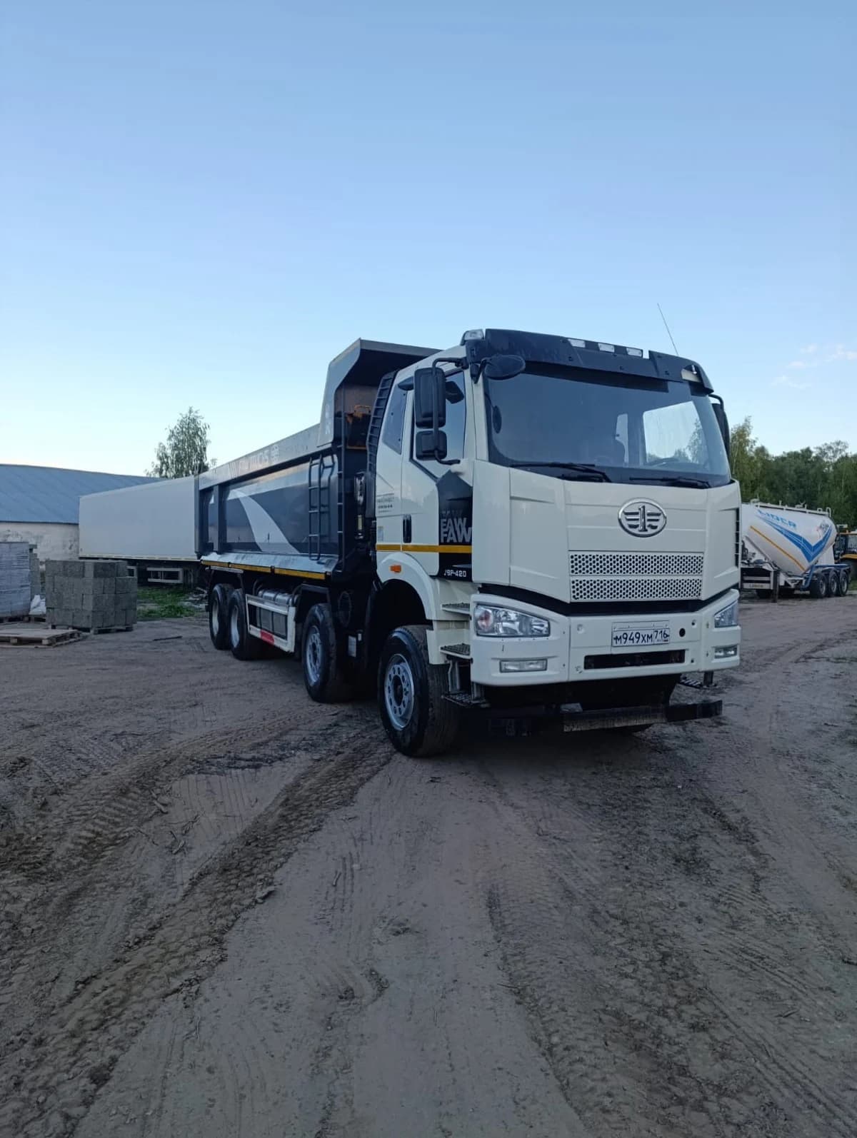 FAW J6