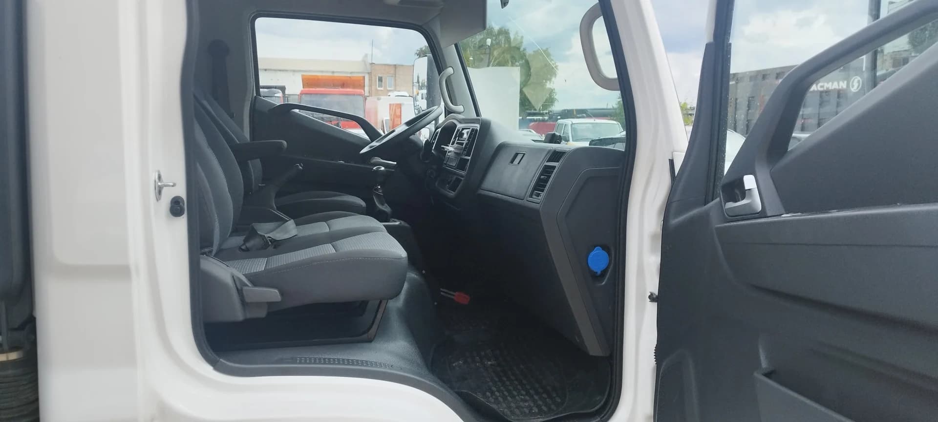 Hyundai Mighty EX8