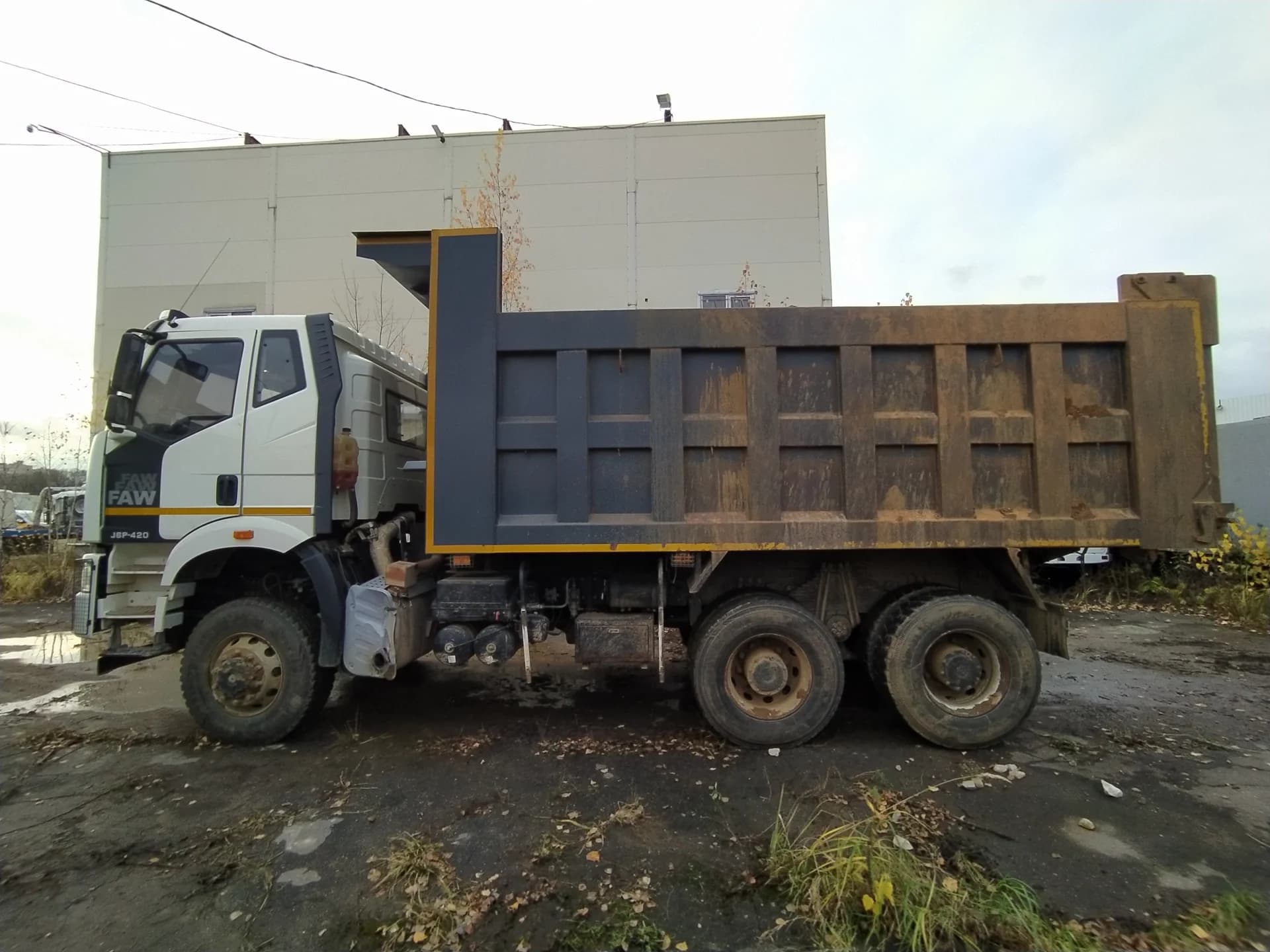 FAW J6