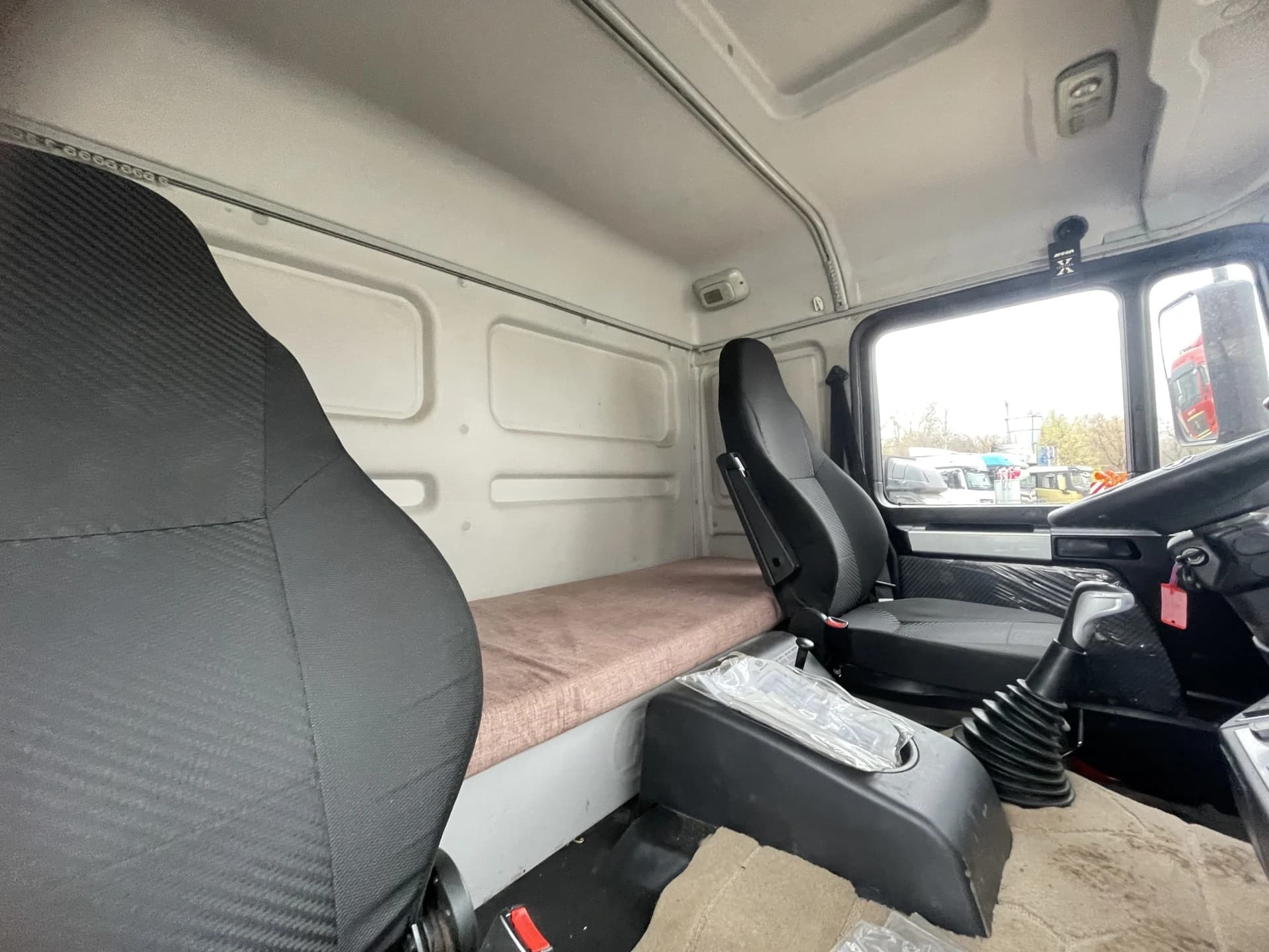 SHACMAN SX3258DR384