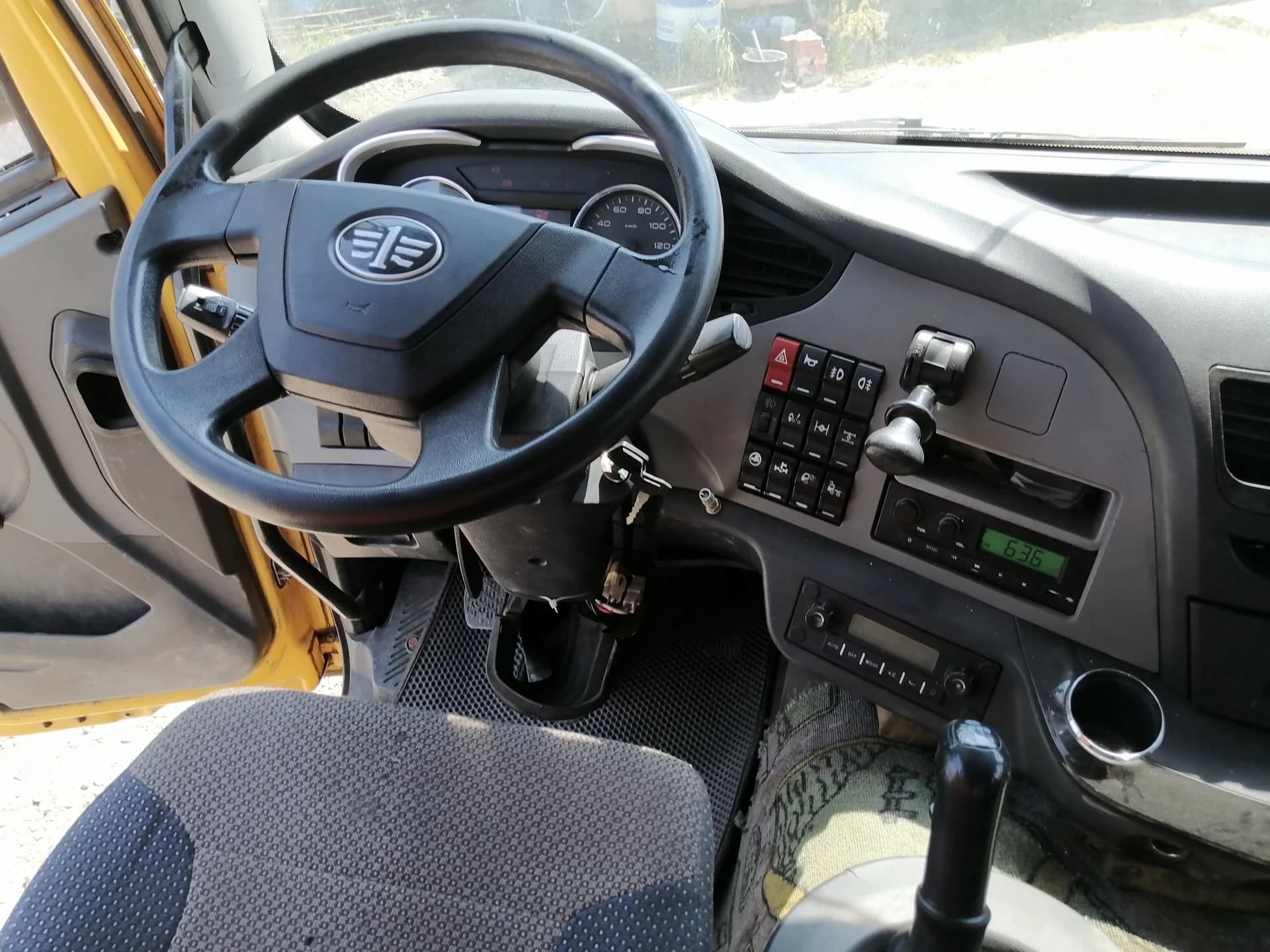 FAW J6
