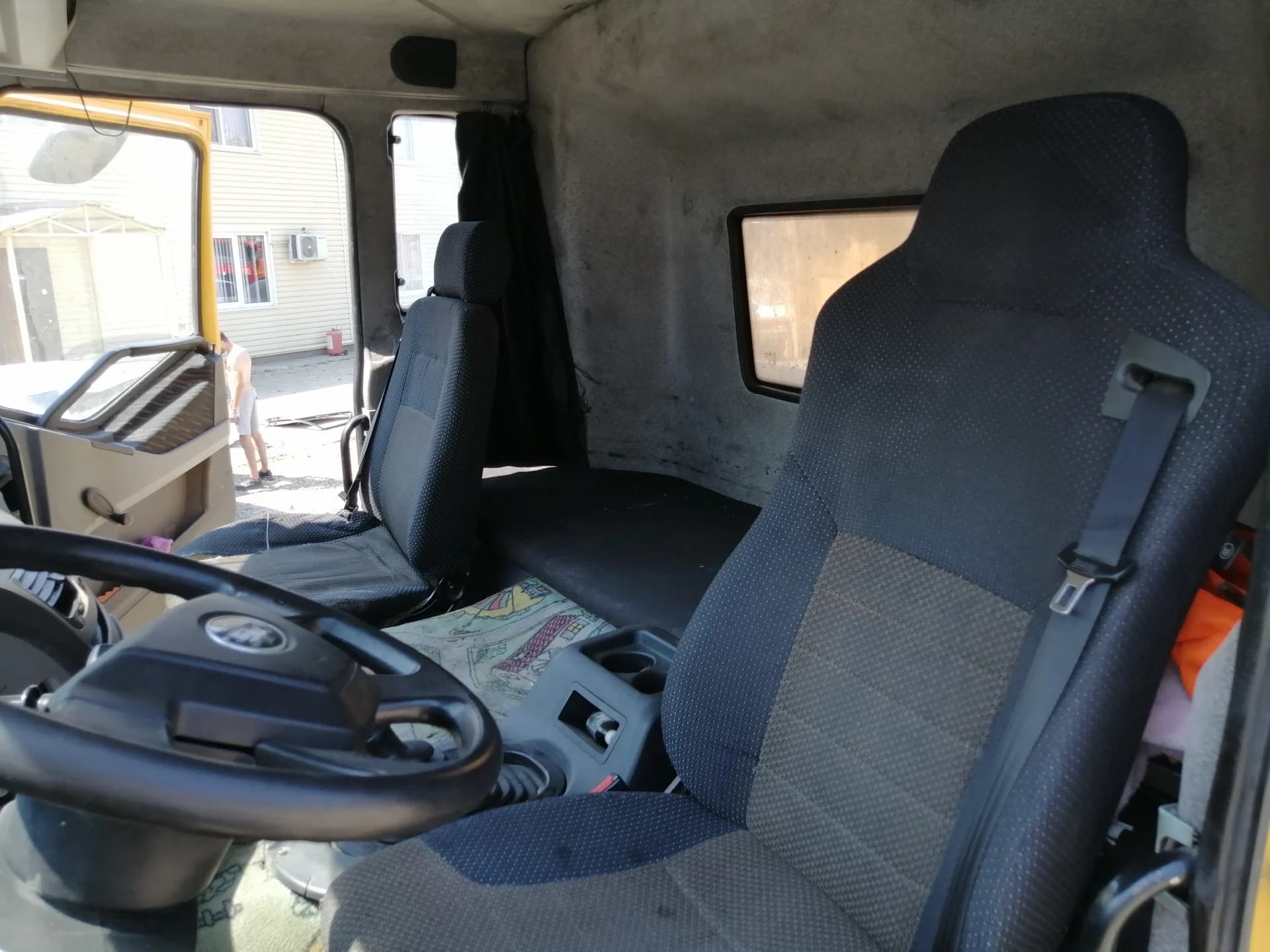 FAW J6