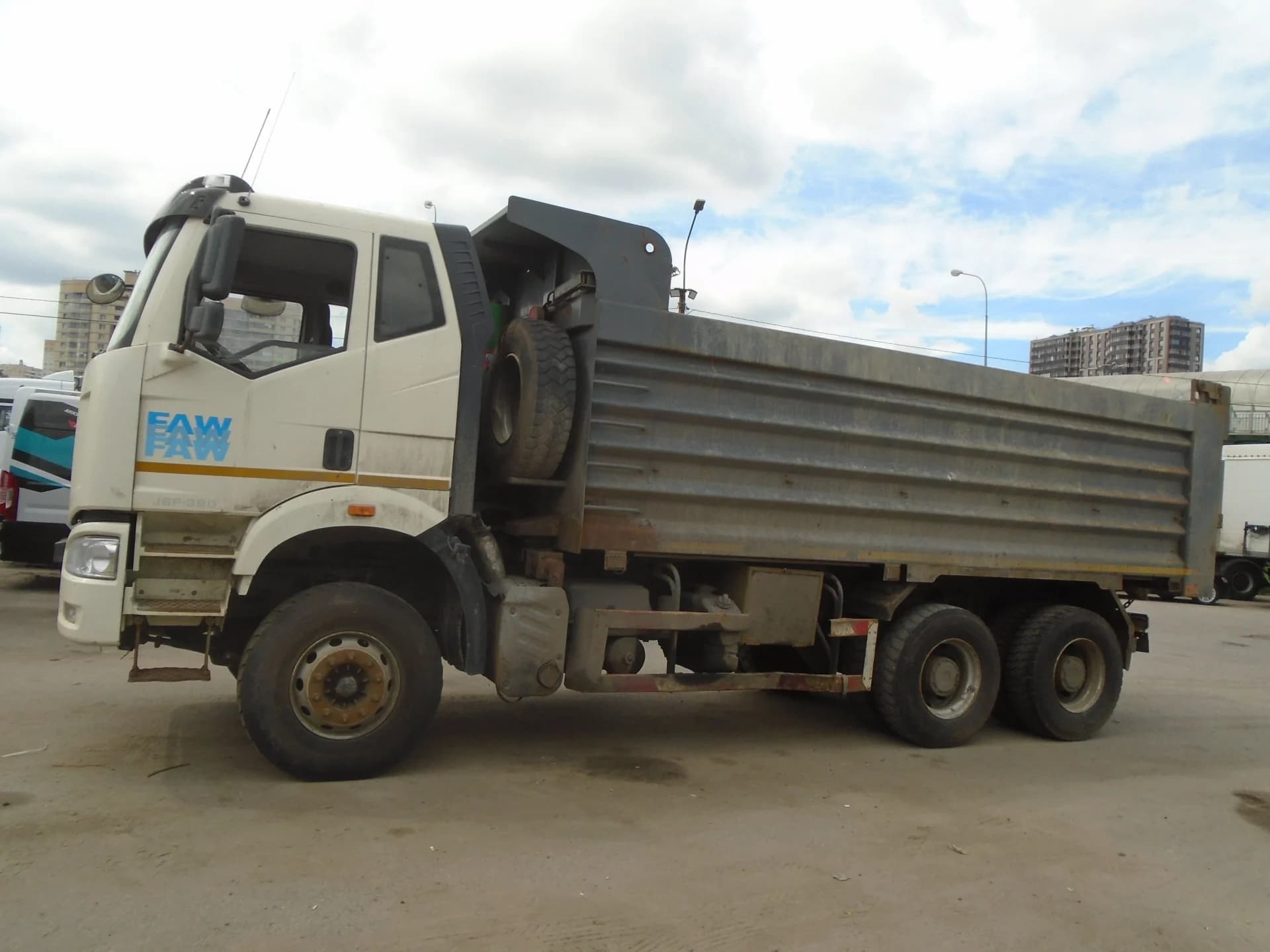 FAW J6