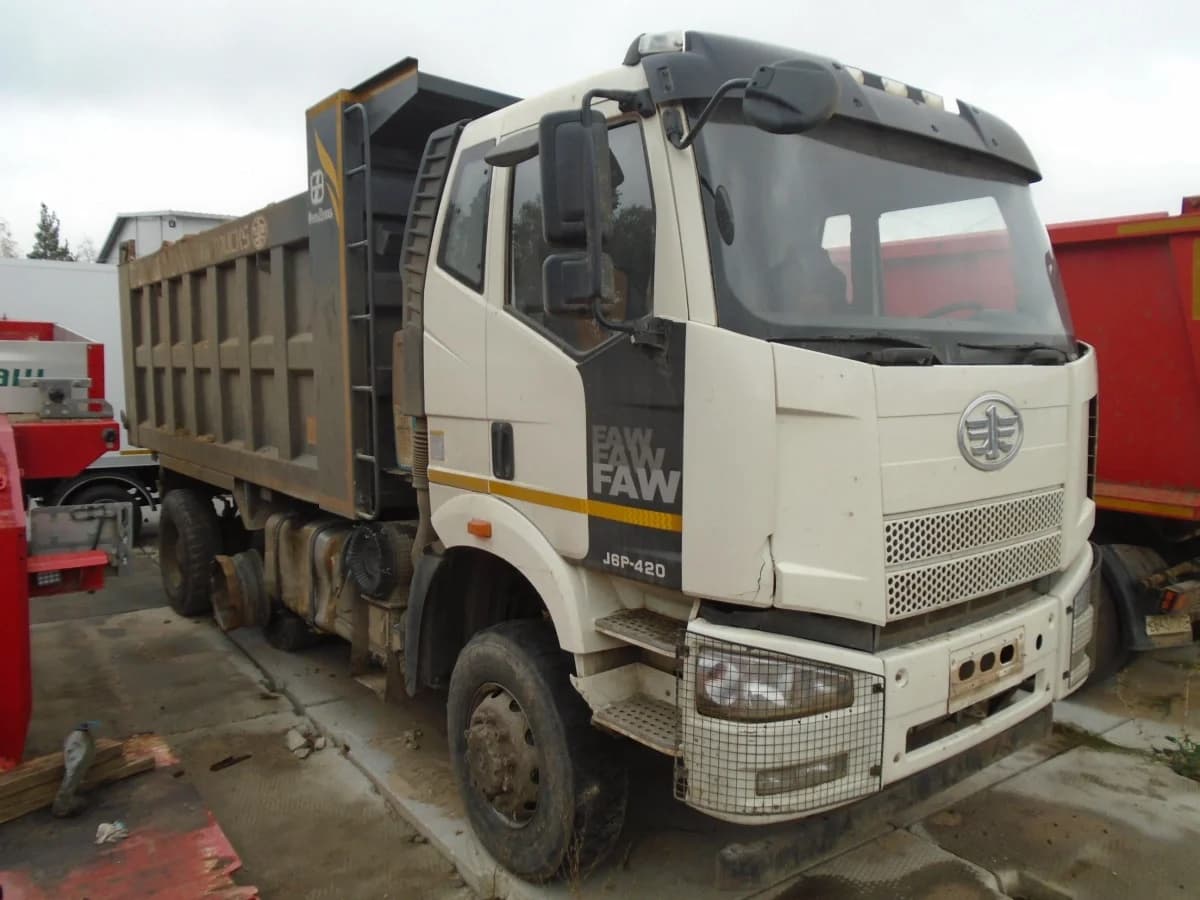 FAW J6
